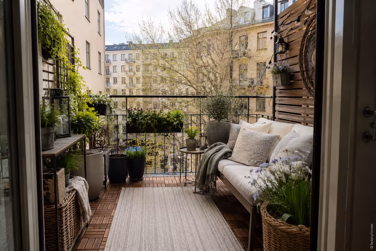 Balkonidee zum Thema: Balkon Dekoration für Frühling, Sommer, Herbst und Winter